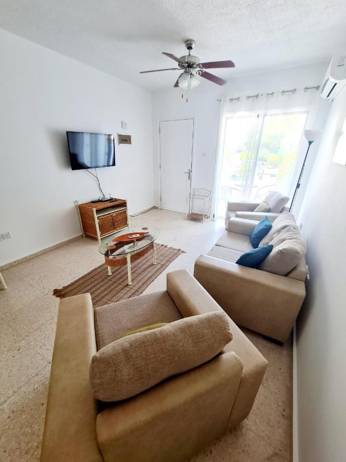 2 Bedroom Townhouse, Close To Paphos Harbour, Use Of Onsite Facilities Esterno foto