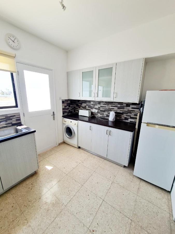 2 Bedroom Townhouse, Close To Paphos Harbour, Use Of Onsite Facilities Esterno foto