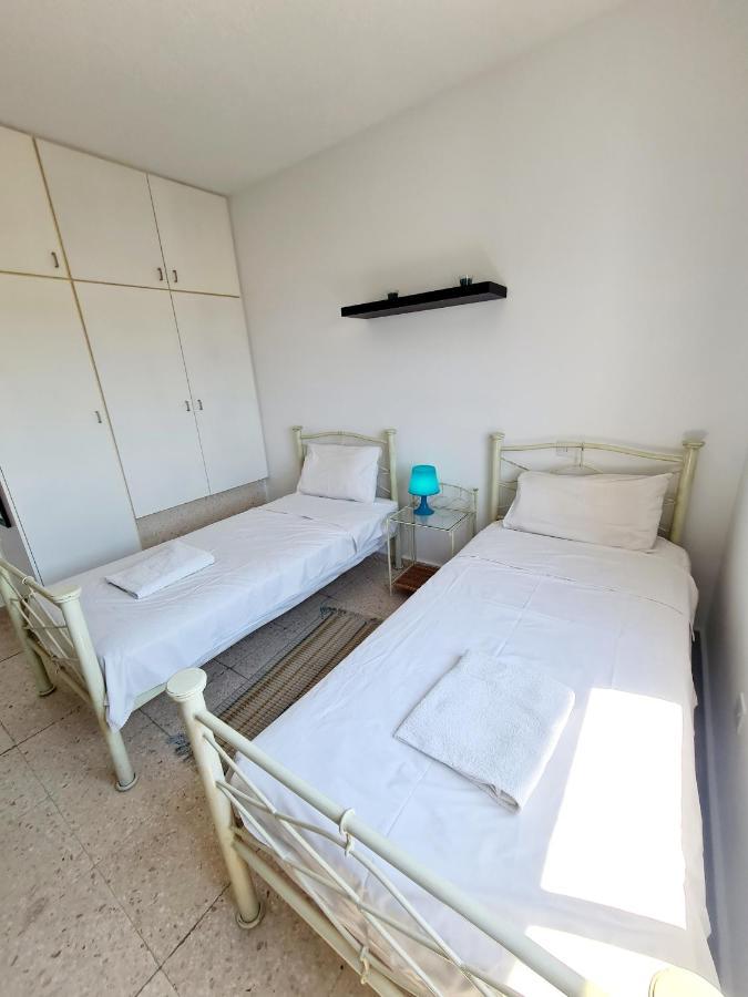2 Bedroom Townhouse, Close To Paphos Harbour, Use Of Onsite Facilities Esterno foto