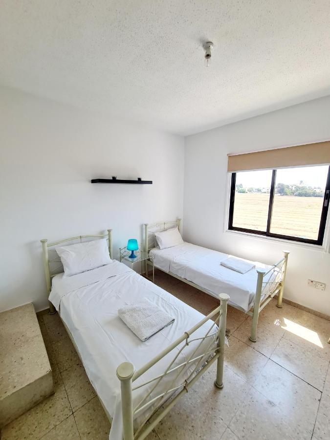 2 Bedroom Townhouse, Close To Paphos Harbour, Use Of Onsite Facilities Esterno foto