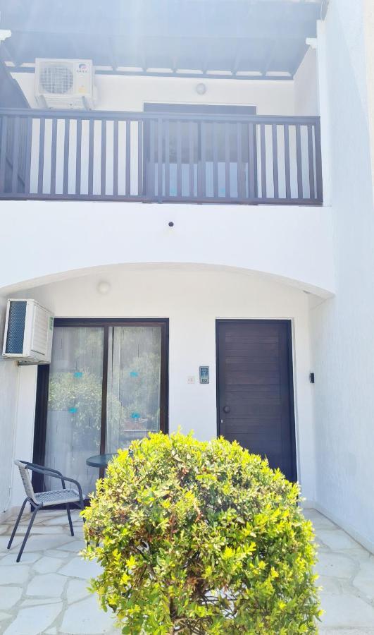 2 Bedroom Townhouse, Close To Paphos Harbour, Use Of Onsite Facilities Esterno foto