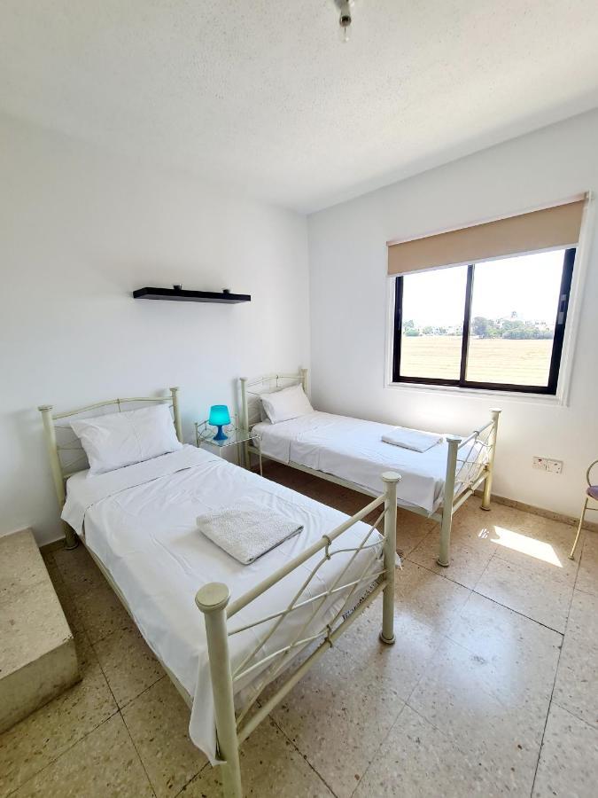 2 Bedroom Townhouse, Close To Paphos Harbour, Use Of Onsite Facilities Esterno foto